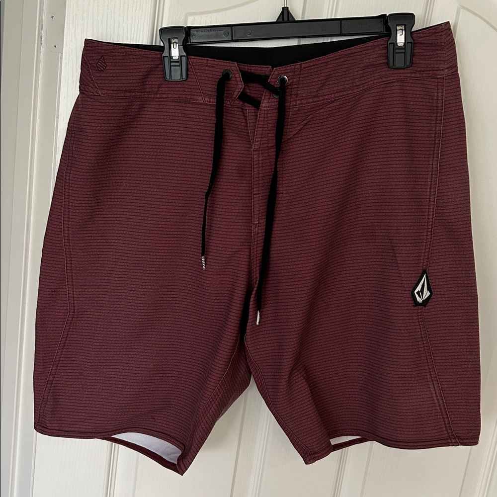 Volcom Size 34 Red Burgundy Maroon with Black Stripes Board Shorts